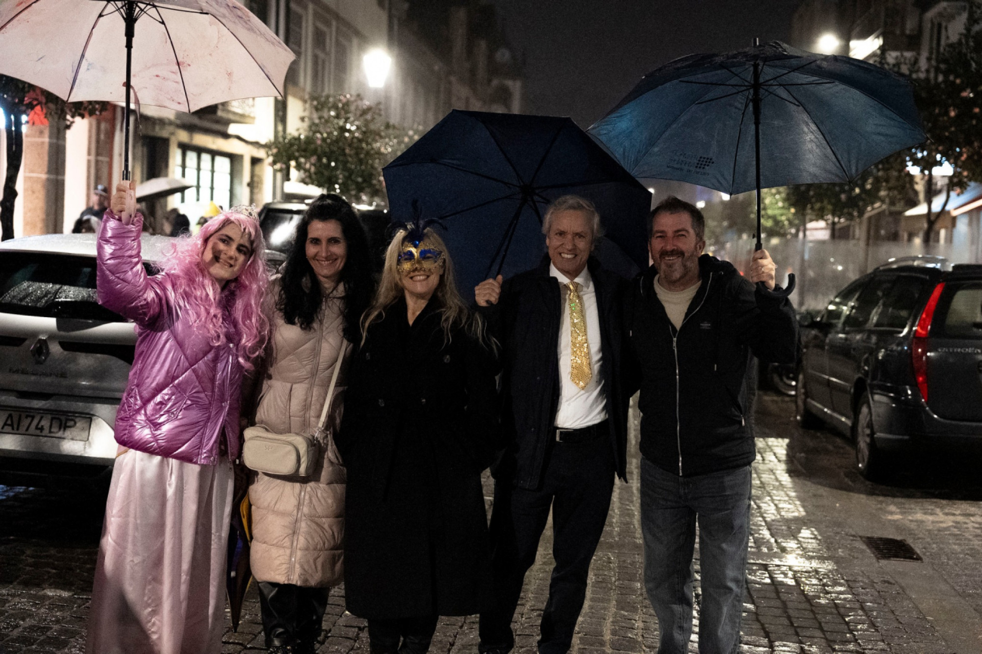 Se é Carnaval… vão todos! Chuva não travou multidão na noite mais longa do ano em Famalicão