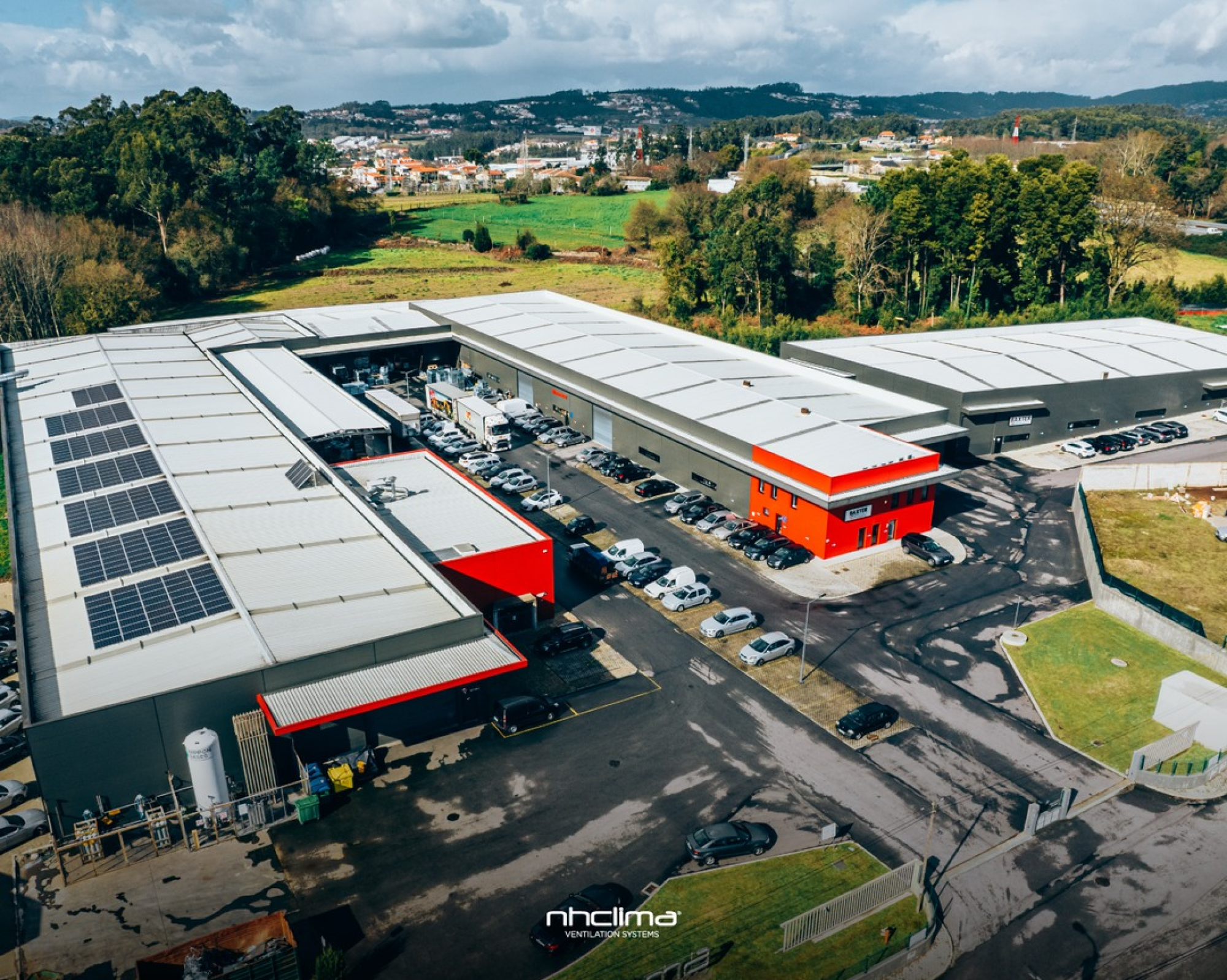 Nhclima celebra 19 anos com inauguração de escultura Ventania